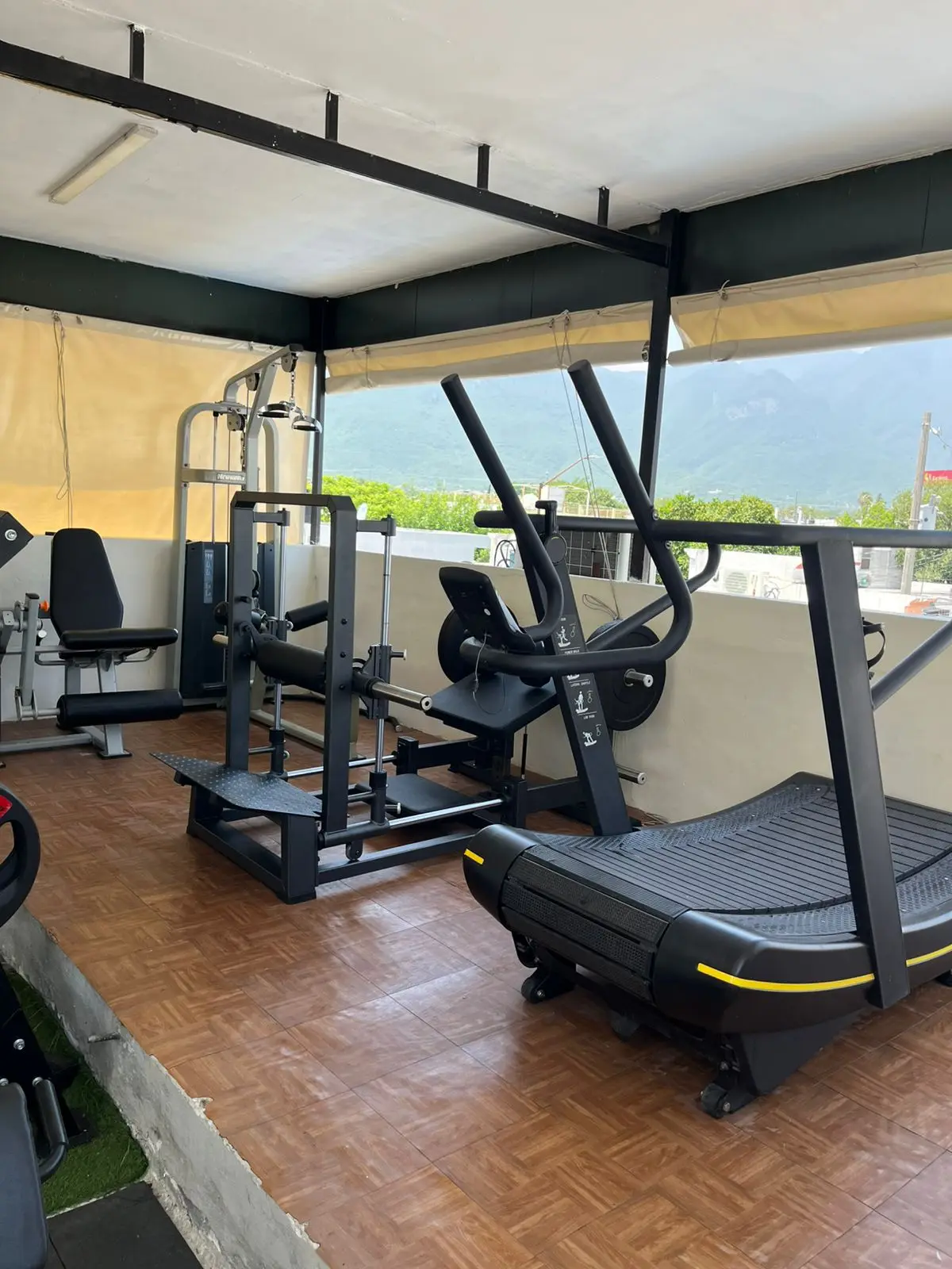 Entrenamiento con pesas en AQ Box y Gym, Guadalupe N.L.